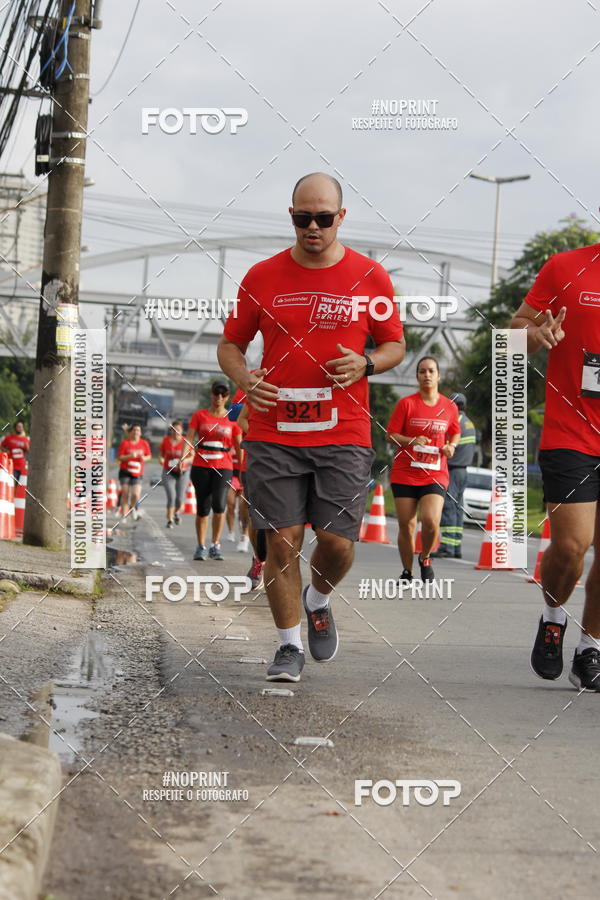 Buy your photos of the eventSantander Track & Field Run Series - Shopping Tambor on Fotop