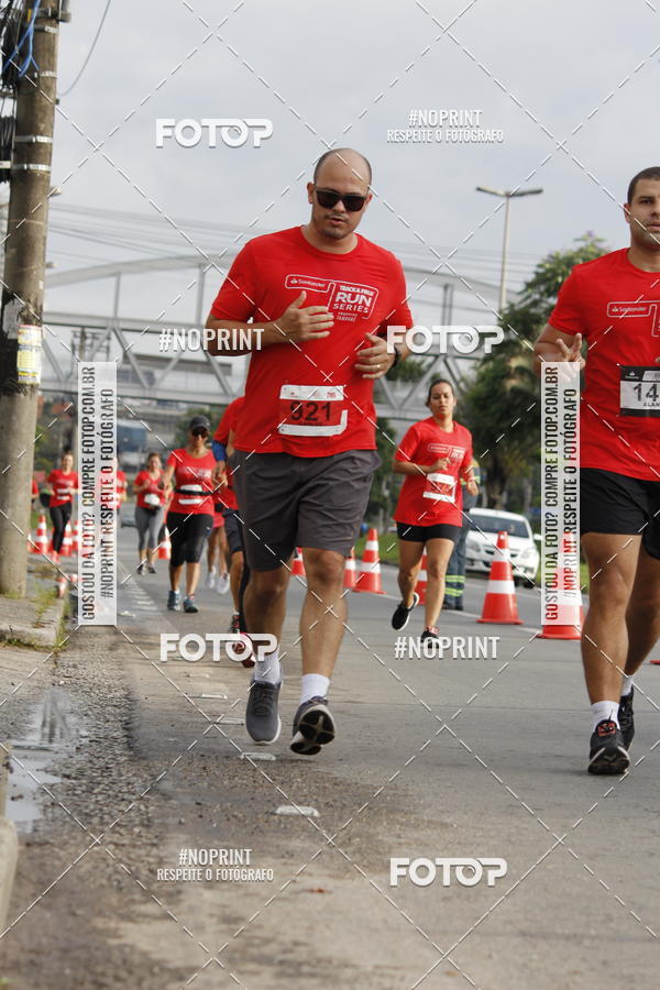 Buy your photos of the eventSantander Track & Field Run Series - Shopping Tambor on Fotop