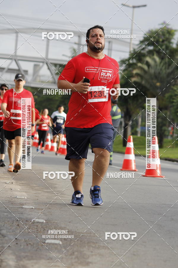 Buy your photos of the eventSantander Track & Field Run Series - Shopping Tambor on Fotop