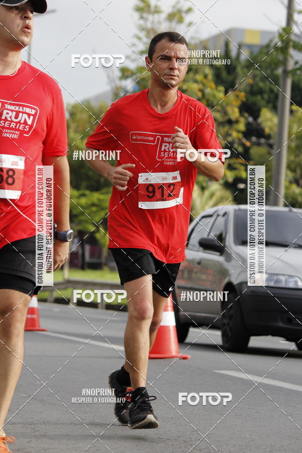 Buy your photos of the eventSantander Track & Field Run Series - Shopping Tambor on Fotop
