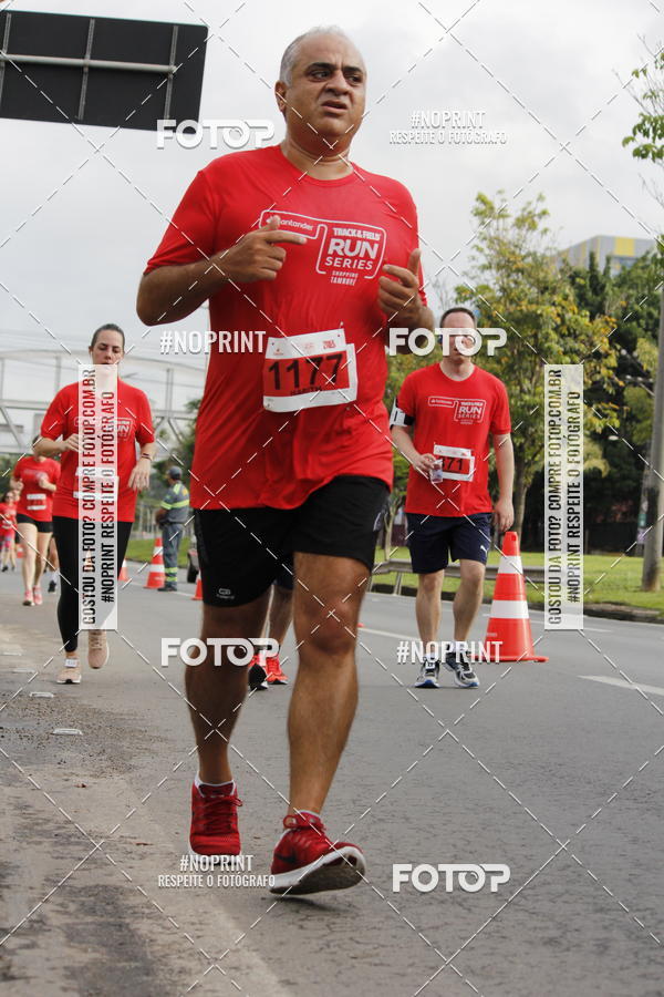 Buy your photos of the eventSantander Track & Field Run Series - Shopping Tambor on Fotop