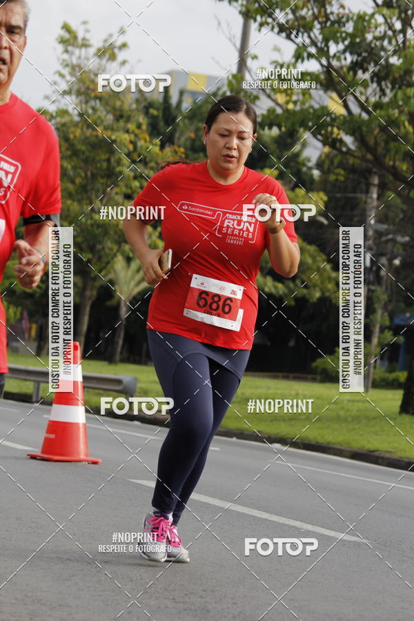 Buy your photos of the eventSantander Track & Field Run Series - Shopping Tambor on Fotop