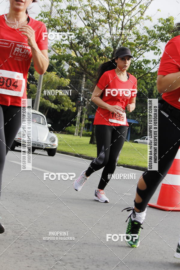 Buy your photos of the eventSantander Track & Field Run Series - Shopping Tambor on Fotop