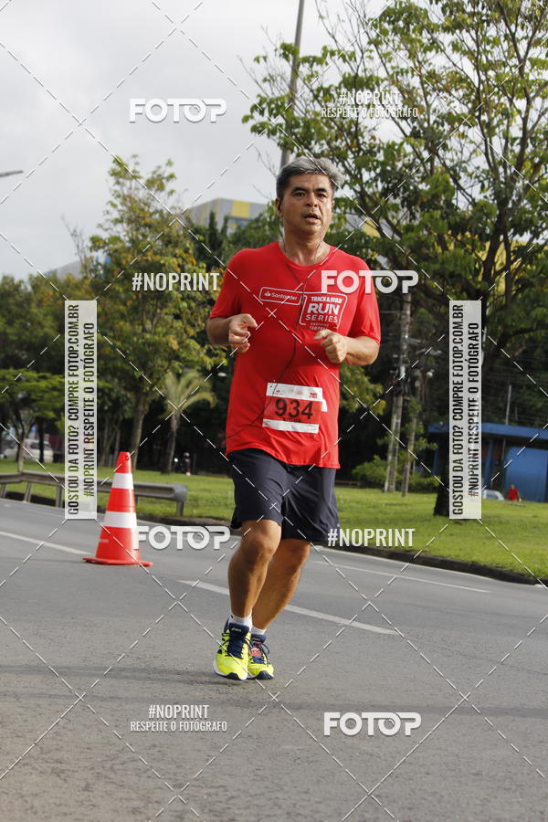 Buy your photos of the eventSantander Track & Field Run Series - Shopping Tambor on Fotop