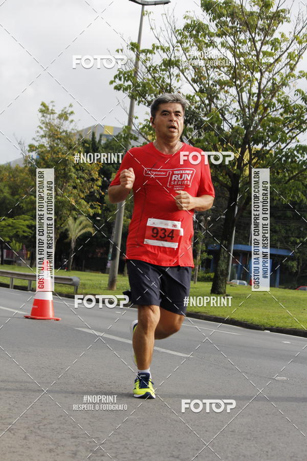 Buy your photos of the eventSantander Track & Field Run Series - Shopping Tambor on Fotop
