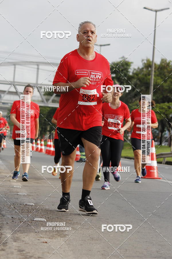 Buy your photos of the eventSantander Track & Field Run Series - Shopping Tambor on Fotop