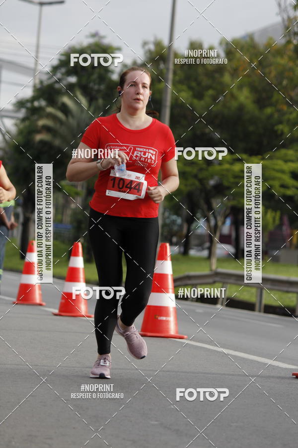 Buy your photos of the eventSantander Track & Field Run Series - Shopping Tambor on Fotop