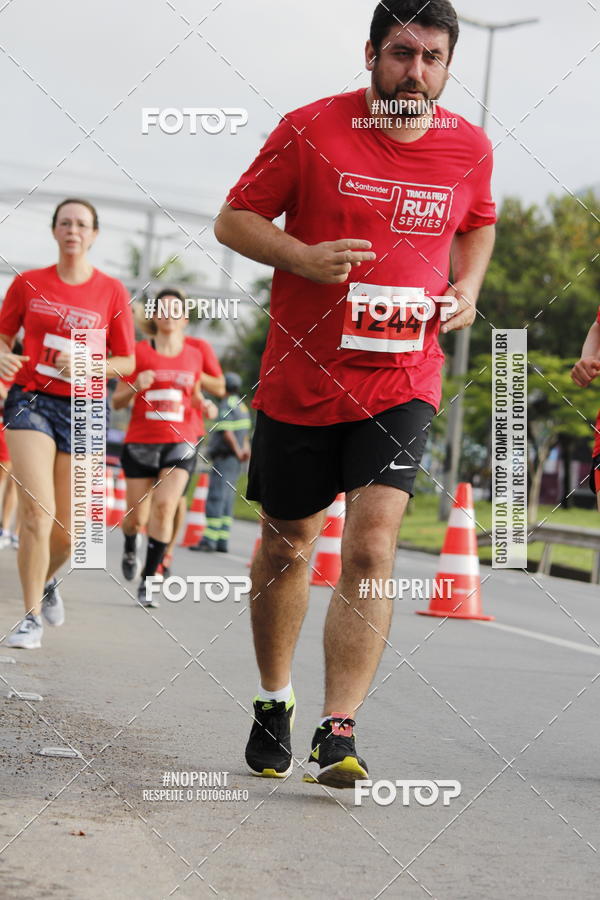 Buy your photos of the eventSantander Track & Field Run Series - Shopping Tambor on Fotop