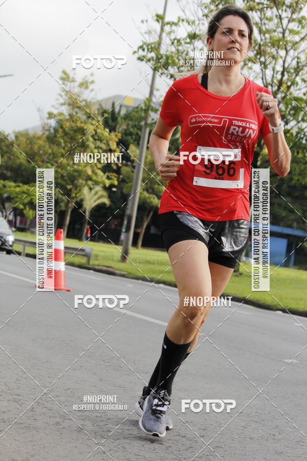 Buy your photos of the eventSantander Track & Field Run Series - Shopping Tambor on Fotop