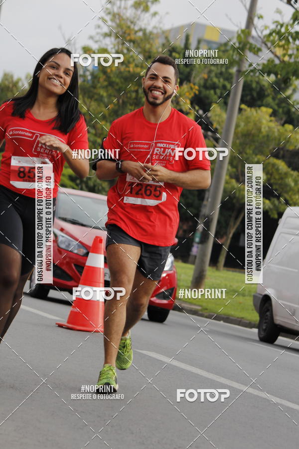 Buy your photos of the eventSantander Track & Field Run Series - Shopping Tambor on Fotop