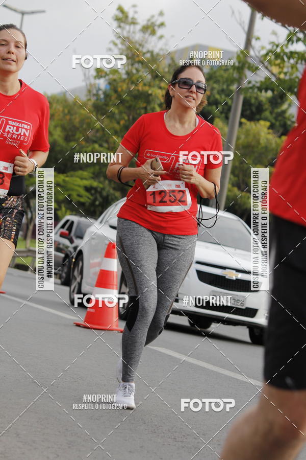 Buy your photos of the eventSantander Track & Field Run Series - Shopping Tambor on Fotop