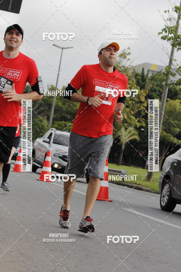 Buy your photos of the eventSantander Track & Field Run Series - Shopping Tambor on Fotop
