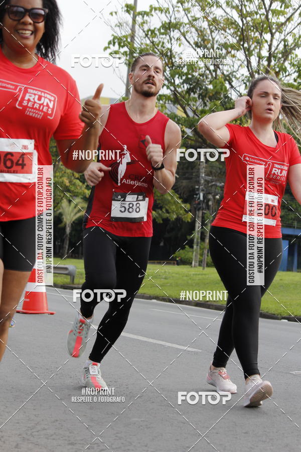 Buy your photos of the eventSantander Track & Field Run Series - Shopping Tambor on Fotop
