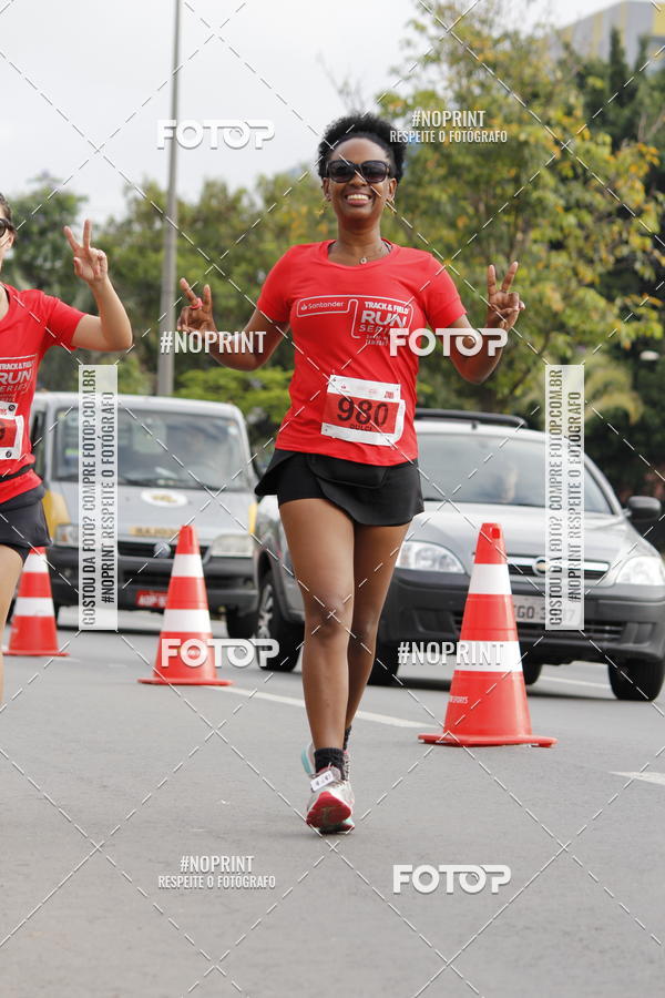 Buy your photos of the eventSantander Track & Field Run Series - Shopping Tambor on Fotop
