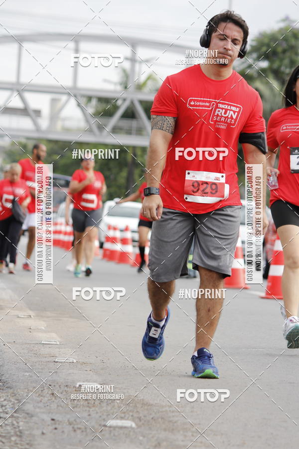 Buy your photos of the eventSantander Track & Field Run Series - Shopping Tambor on Fotop