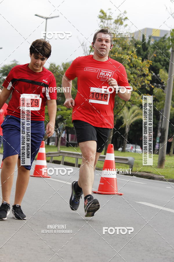 Buy your photos of the eventSantander Track & Field Run Series - Shopping Tambor on Fotop