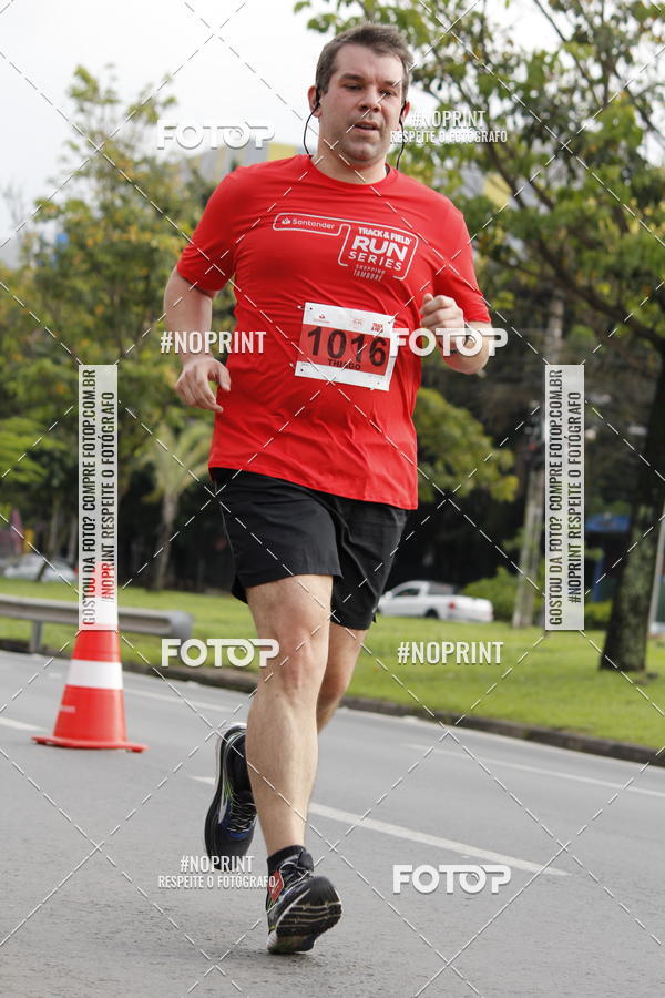 Buy your photos of the eventSantander Track & Field Run Series - Shopping Tambor on Fotop