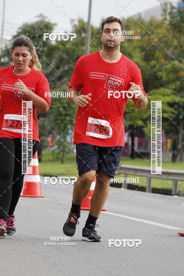 Buy your photos of the eventSantander Track & Field Run Series - Shopping Tambor on Fotop