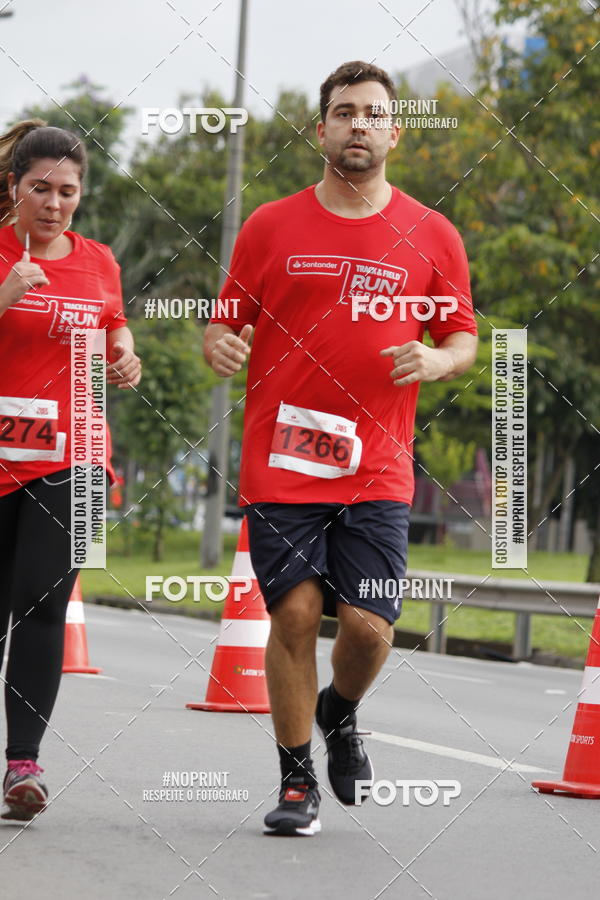 Buy your photos of the eventSantander Track & Field Run Series - Shopping Tambor on Fotop