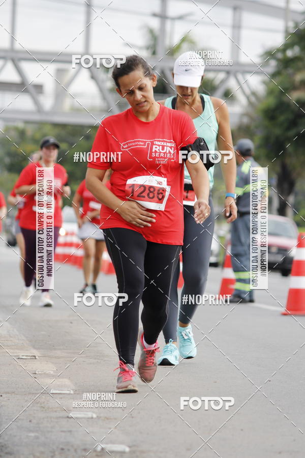 Buy your photos of the eventSantander Track & Field Run Series - Shopping Tambor on Fotop