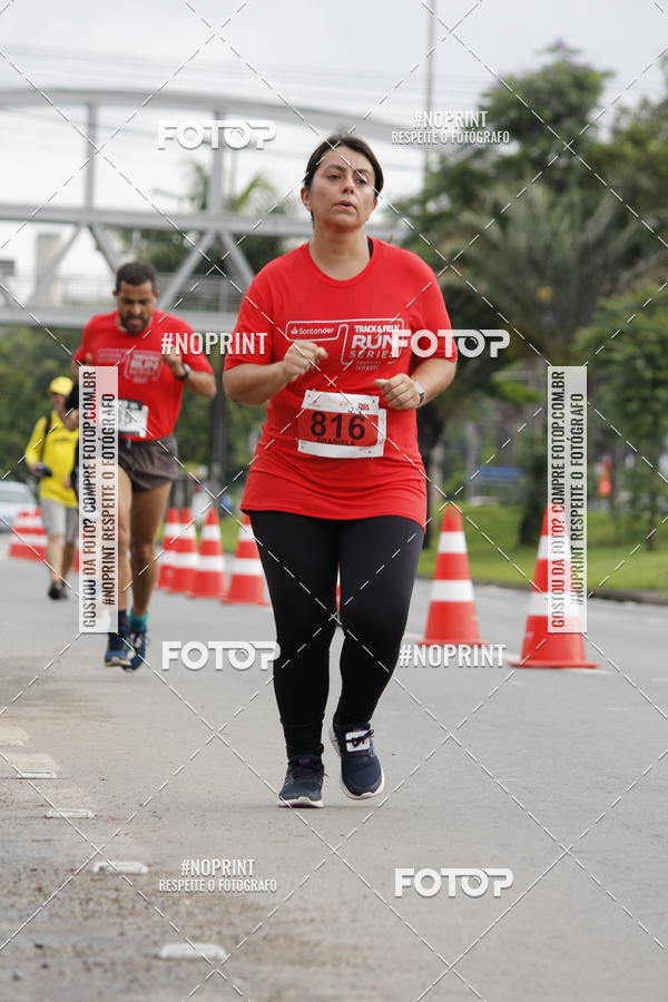 Buy your photos of the eventSantander Track & Field Run Series - Shopping Tambor on Fotop