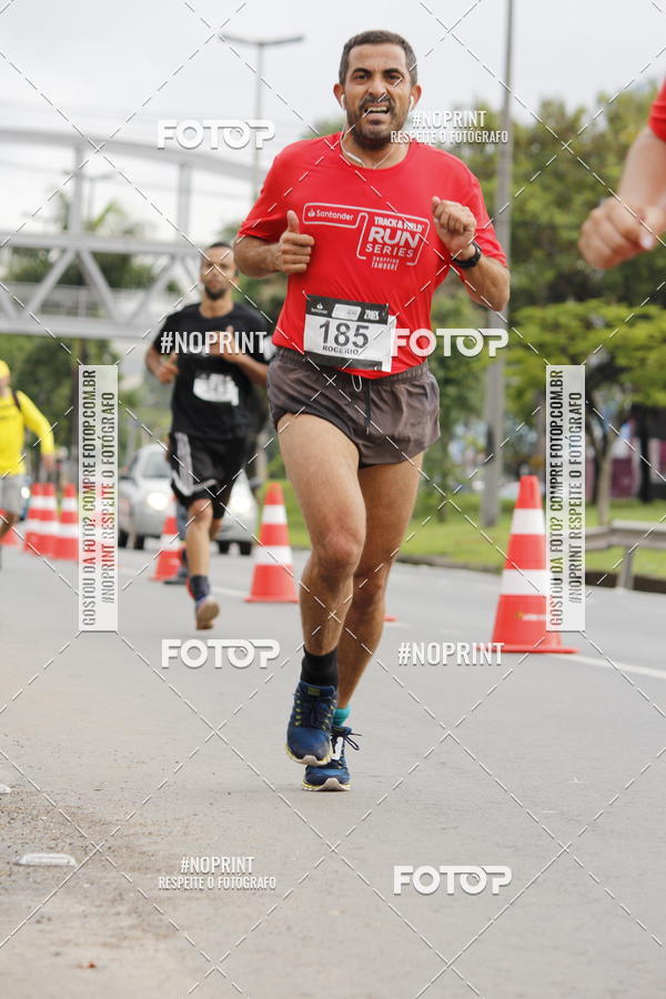 Buy your photos of the eventSantander Track & Field Run Series - Shopping Tambor on Fotop