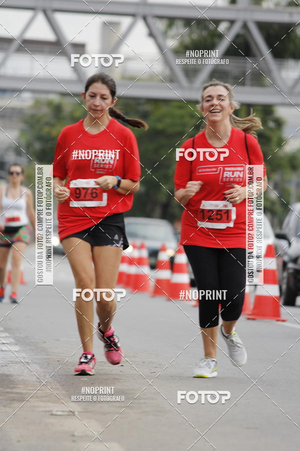 Buy your photos of the eventSantander Track & Field Run Series - Shopping Tambor on Fotop