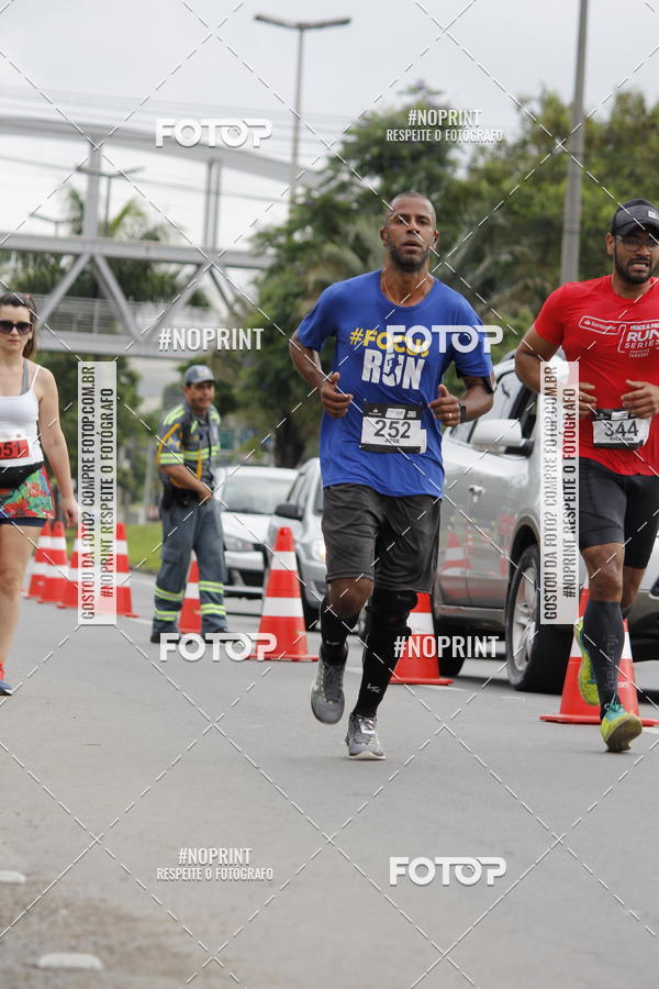 Buy your photos of the eventSantander Track & Field Run Series - Shopping Tambor on Fotop
