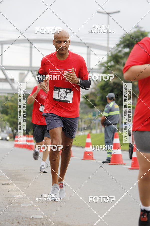 Buy your photos of the eventSantander Track & Field Run Series - Shopping Tambor on Fotop
