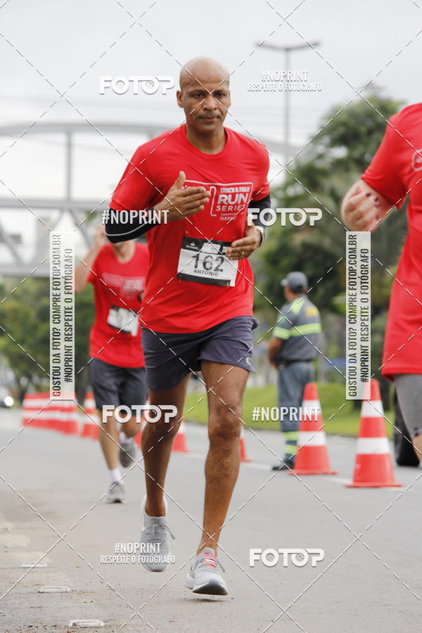 Buy your photos of the eventSantander Track & Field Run Series - Shopping Tambor on Fotop
