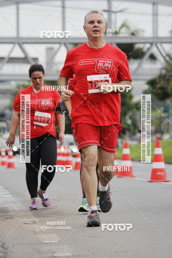 Buy your photos of the eventSantander Track & Field Run Series - Shopping Tambor on Fotop