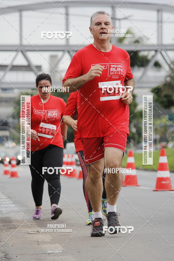 Buy your photos of the eventSantander Track & Field Run Series - Shopping Tambor on Fotop