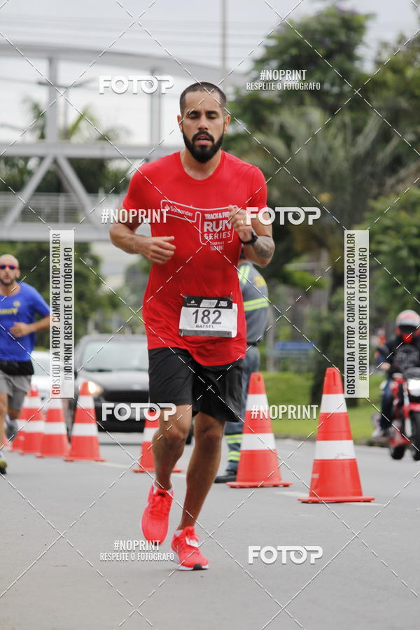 Buy your photos of the eventSantander Track & Field Run Series - Shopping Tambor on Fotop