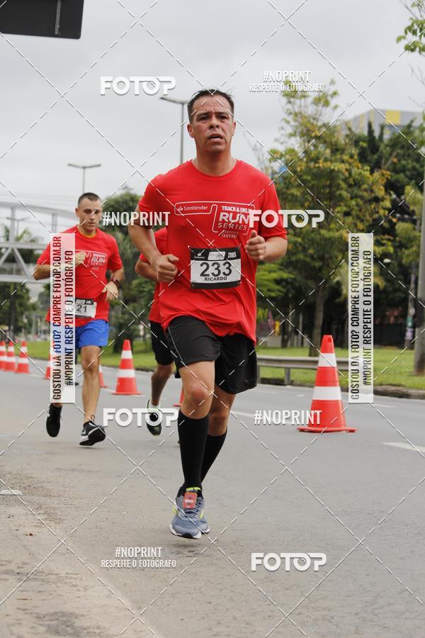Buy your photos of the eventSantander Track & Field Run Series - Shopping Tambor on Fotop