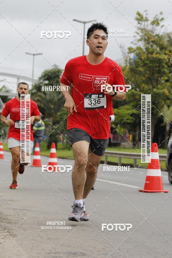 Buy your photos of the eventSantander Track & Field Run Series - Shopping Tambor on Fotop