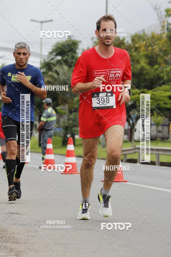 Buy your photos of the eventSantander Track & Field Run Series - Shopping Tambor on Fotop