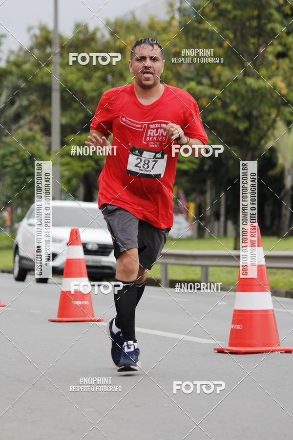 Buy your photos of the eventSantander Track & Field Run Series - Shopping Tambor on Fotop