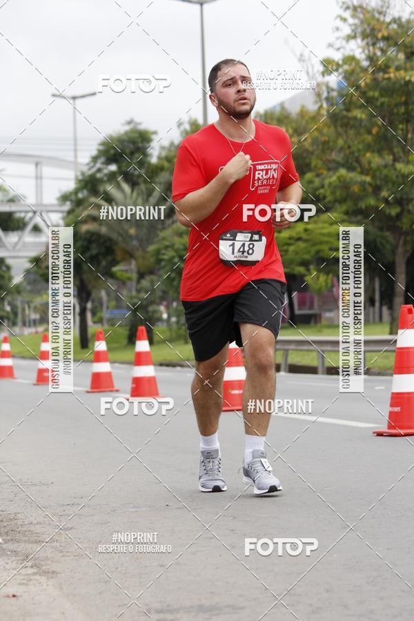 Buy your photos of the eventSantander Track & Field Run Series - Shopping Tambor on Fotop