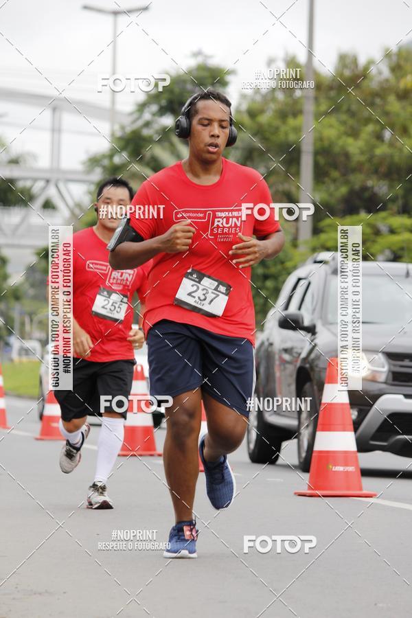 Buy your photos of the eventSantander Track & Field Run Series - Shopping Tambor on Fotop