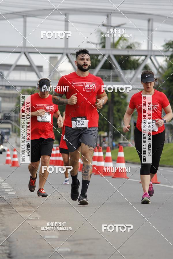 Buy your photos of the eventSantander Track & Field Run Series - Shopping Tambor on Fotop