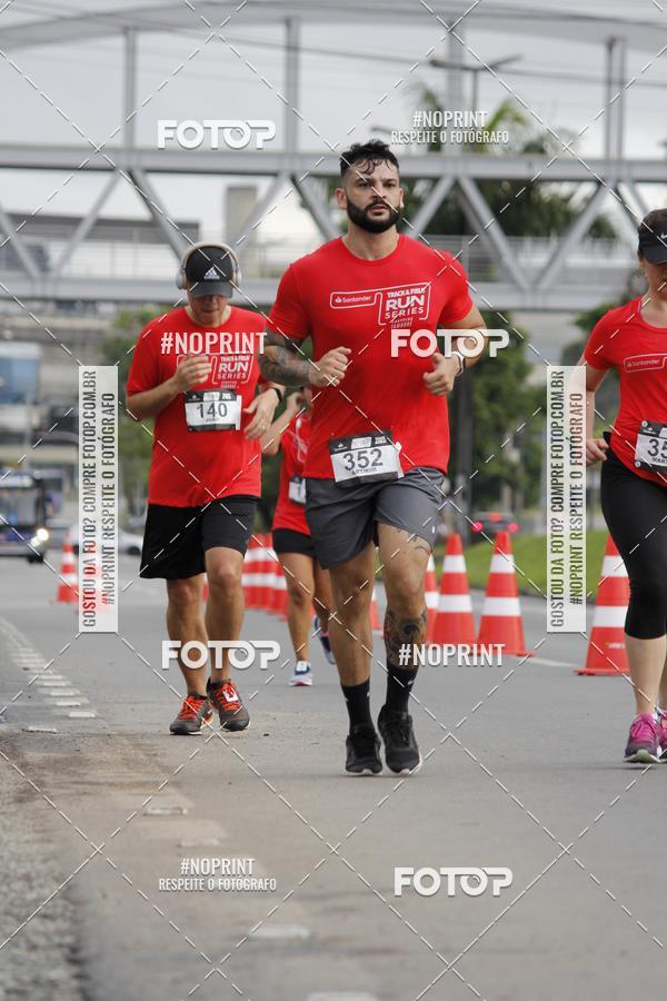 Buy your photos of the eventSantander Track & Field Run Series - Shopping Tambor on Fotop