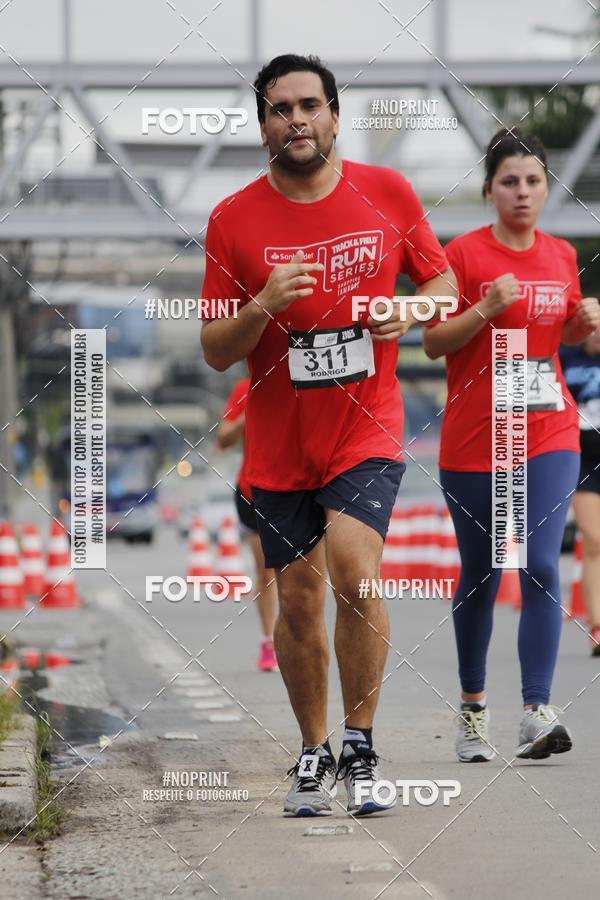 Buy your photos of the eventSantander Track & Field Run Series - Shopping Tambor on Fotop