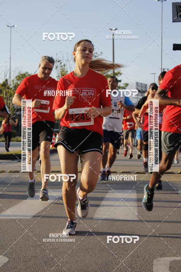 Buy your photos of the eventSantander Track & Field Run Series - Shopping Tambor on Fotop