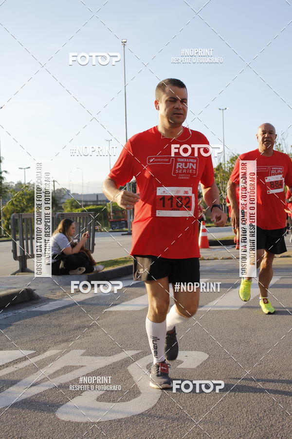 Buy your photos of the eventSantander Track & Field Run Series - Shopping Tambor on Fotop