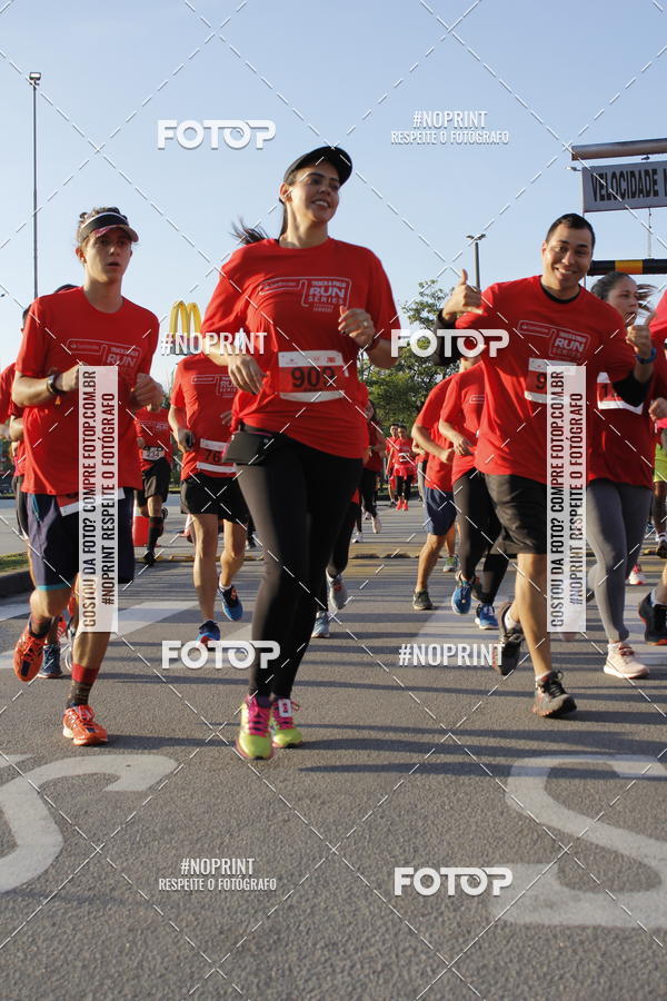 Buy your photos of the eventSantander Track & Field Run Series - Shopping Tambor on Fotop