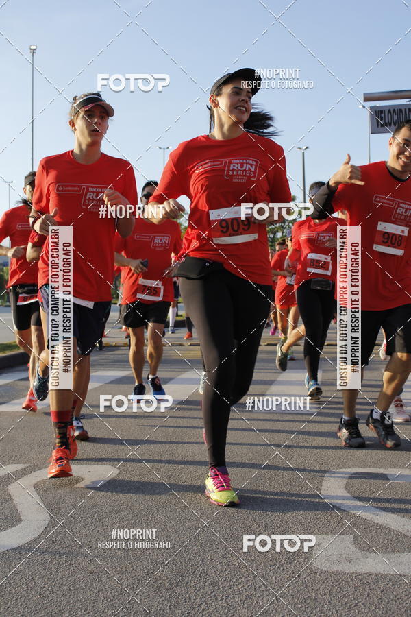 Buy your photos of the eventSantander Track & Field Run Series - Shopping Tambor on Fotop