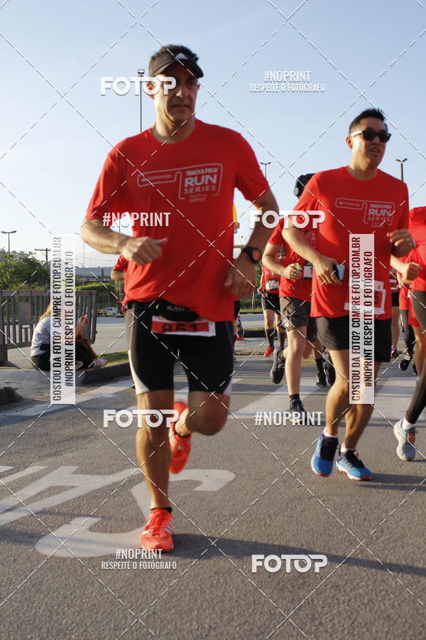 Buy your photos of the eventSantander Track & Field Run Series - Shopping Tambor on Fotop