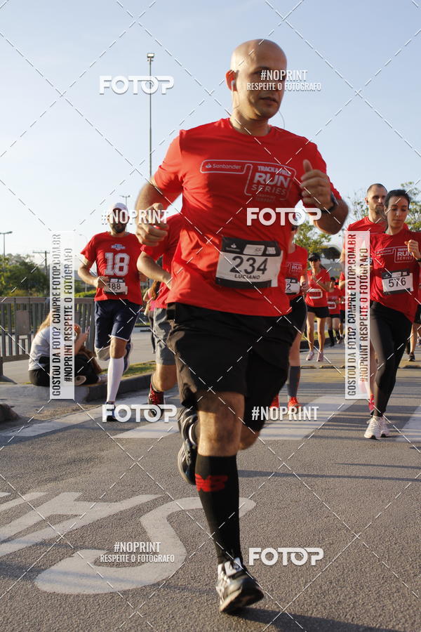 Buy your photos of the eventSantander Track & Field Run Series - Shopping Tambor on Fotop