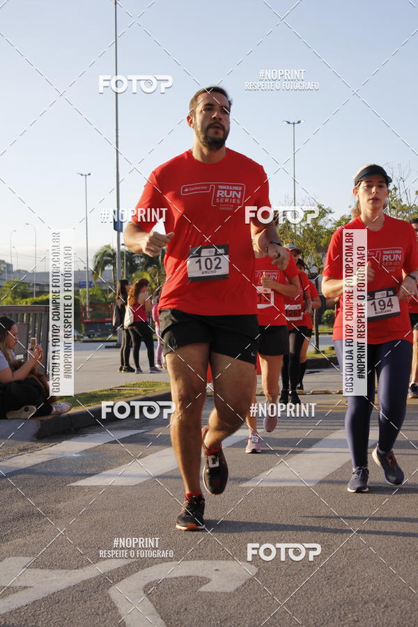 Buy your photos of the eventSantander Track & Field Run Series - Shopping Tambor on Fotop