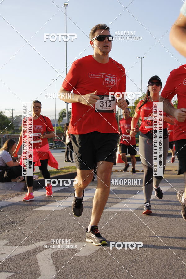 Buy your photos of the eventSantander Track & Field Run Series - Shopping Tambor on Fotop